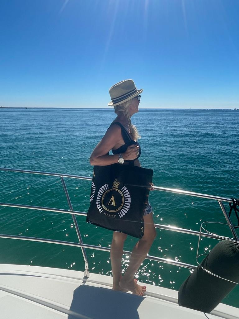 Waterproof Black beach bag with Vintage design Crown